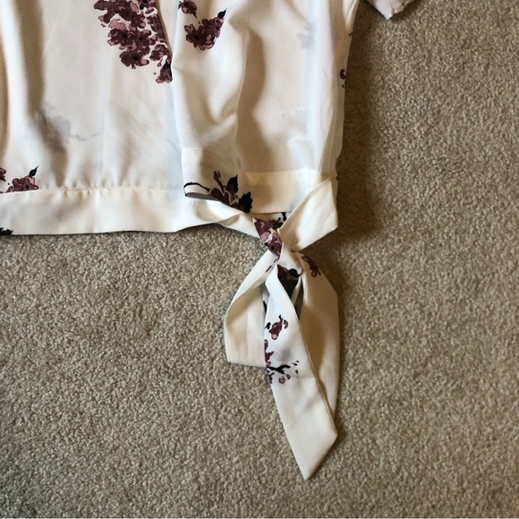 Floral wrap blouse - Picture 2 of 4